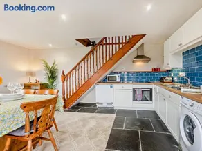 2 Bed in Holsworthy oc-51764 - Image 2