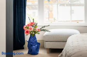 Stunning Sea Views & Designer Living Sleeps 5 - Image 3