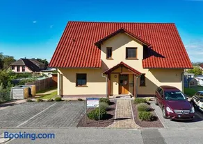 Haus De niege Wech Ferienwohnung 02 mit gratis Nutzung vom AHOI Erlebnisbad und Sauna in Sellin - Image 1