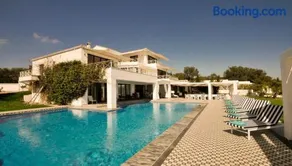 Huge Stunning Villa - Image 2