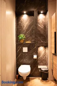 PURMERENT Apartments - Image 4