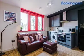 Modern 2BR near Wigan Town Centre - Image 2