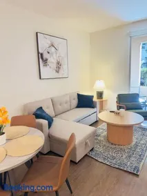 Peaceful Spacious King Bed Getaway in Playa Vista - Image 2