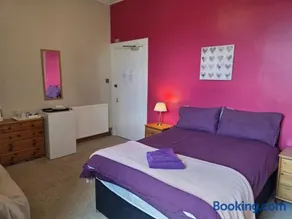 Station View Guest House - Image 5