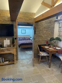 Tawny Lodge, Evesham Nr Cotswolds - Image 3