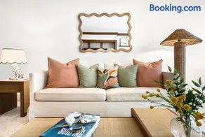 Sea Escape- Private Sun Deck Beachfront and Views - Image 1