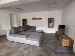 Moderne Wohnung mit Terrasse und eigenem Zugang. - Image 1