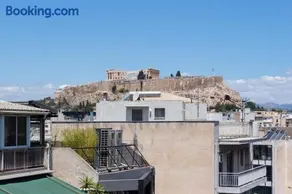Athens Central Apartment With Balcony - Image 3