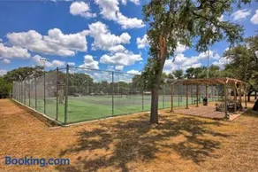 Lake Travis Oasis next to Pool, Marina, Boat ramp - Image 1