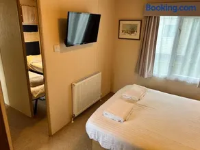 Holiday Home with Private Hot Tub - Image 3