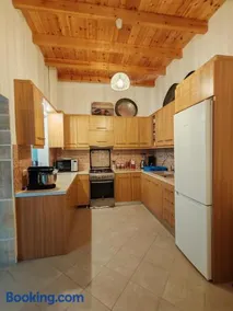 Traditional house in the centre of Kymi - Image 2