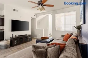 Luxury Cave Creek Townhome 2 King Beds Pool Hot Tub Near Golf & TPC - Image 3