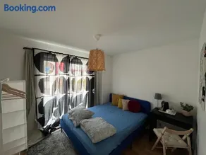 Guest room with private bathroom - Image 1