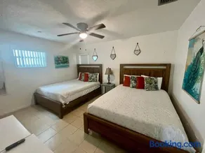Lakefront Duplex with Pontoon Boat 2 Bedroom Home - Image 3