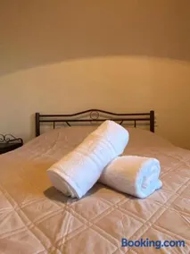 Fourlani's Apartments - Image 4