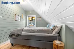 Exclusive fjord getaway with sauna - Image 3