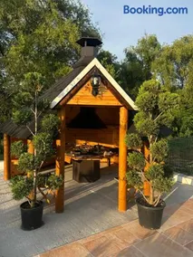 Бутикови Вили Хамбарлии с отопляем басейн и джакузи - Image 2