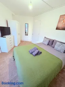 LUXURY 3 BED FLAT for 8 people close to Chelsea Stadium 5 min from the main station - Image 3