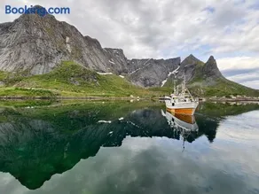 Lofoten Bed & Breakfast Reine - Rooms & Apartments - Image 5