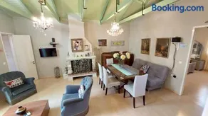 Niriides Apartments & Studio - Image 4