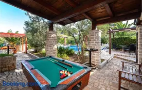 Five-Bedroom Holiday Home In Vir - Image 3