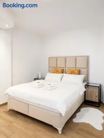 Park & Stay Cologne Apartment - Image 5