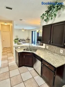 Spacious House with Pool and Hot Tub near Tampa - Image 4