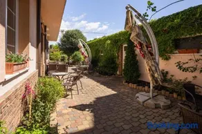 Down Town Apartment with Garden - Image 2