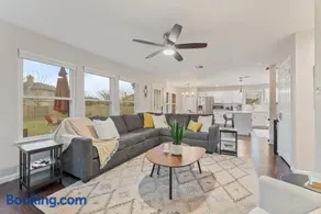 4BR Retreat Near Austin Backyard & Fire pit - Image 3