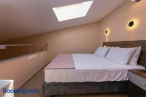 Old Nikiti's Hotel - Image 4