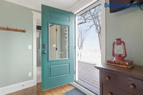 Goyke, Unwind with unmatched lakefront views - Image 1
