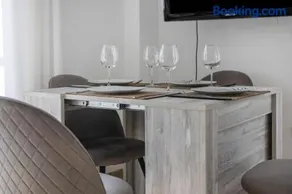 Agréable appartement de vacances avec internet haut débit, terrasse et jardin | Vue ville | Idéal pour le télétravail - Image 3