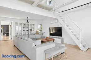 Spacious Holiday Home By Sea For 14 Guests - Image 3