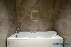 Allin Hot Spring Resort Hotel Fenghuang Ancient Town Branch - Image 2