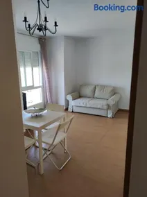 Apartamento con vistas al mar y montaña - Image 4