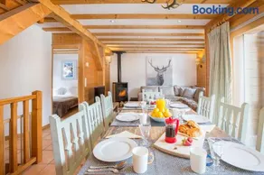 Chalet Muguet Gauche with Hot Tub Sleeps 10 Central Morzine - Image 3