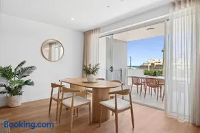 Luxury Beachside on Moreton - Image 4