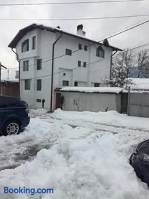 Bayrakova Guest House - Image 1