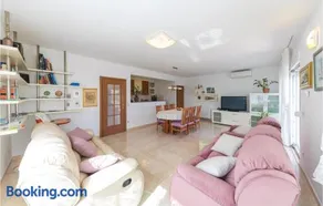 Three-Bedroom Apartment Kastel Kambelovac With Sea View 01 - Image 3