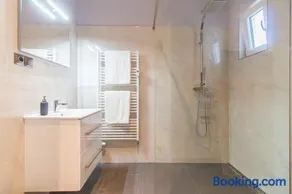 Spacious One Bedroom Apartment Close To Centre - Image 2
