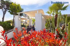 Renas Secret Garden House - Image 3