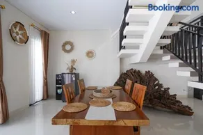 The Lavana Signature Greenkhaza Villa Jogja - Image 5