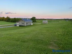 Cute 3 bedroom cabin on a farm - Image 1