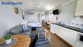 Bridport Beach Cottages - Image 3
