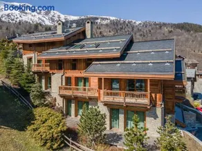 Chalet de luxe avec espace bien-être à Méribel, demi-pension incluse - Image 1