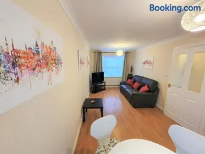Friars Walk 2 with 2 bedrooms, 2 bathrooms, fast Wi-Fi and private parking - Image 3
