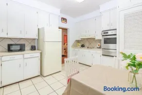 Near Lakebottom Park & Downtown - Parkside Cottage - Image 1