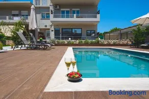 Galanidis Luxury Apartments - Image 1