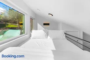 Sleek & Stylish Urban Loft - Image 3