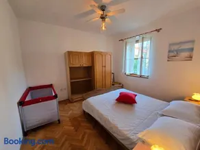 Apartmani ROVINJEZ Komiza - Image 2